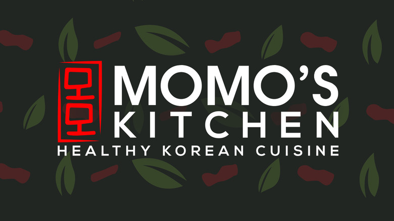 Momo's Kitchen sign 