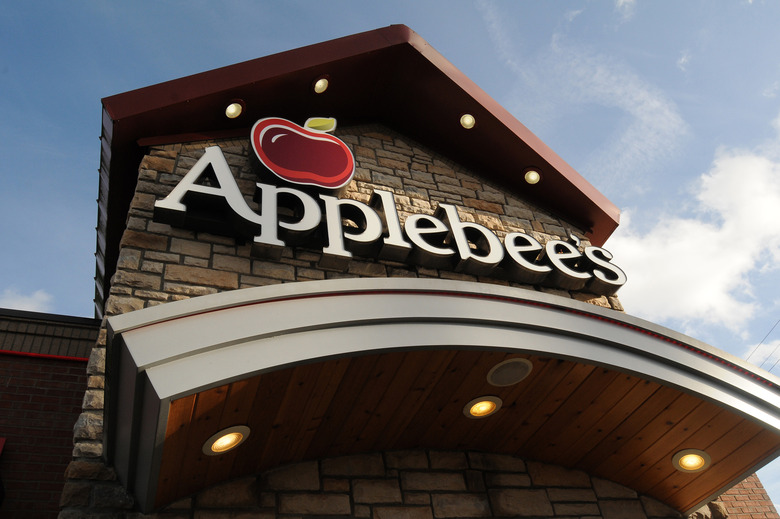 7) Applebee's