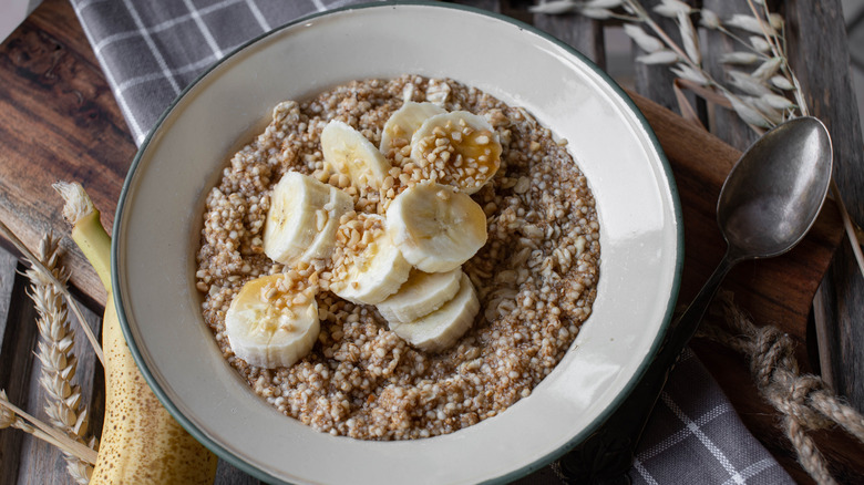 Porridge with quinoa, rice, and bananas