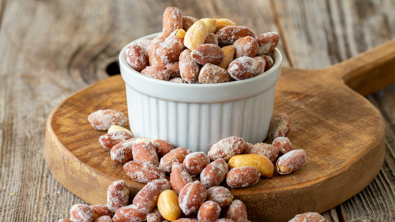 Peanuts in a bowl 