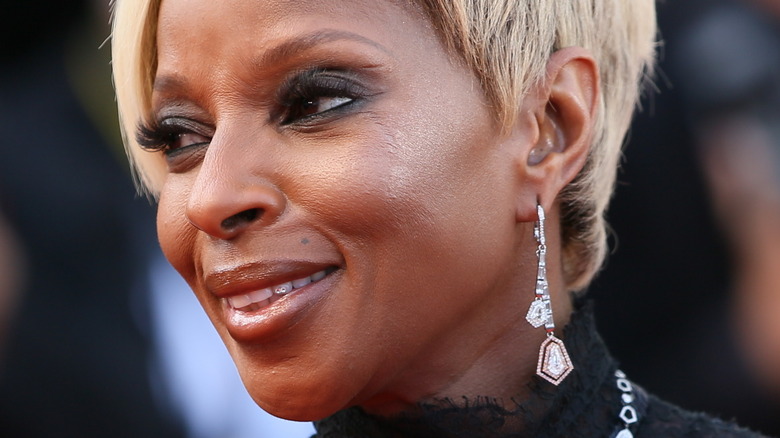 Mary J. Blige smiling