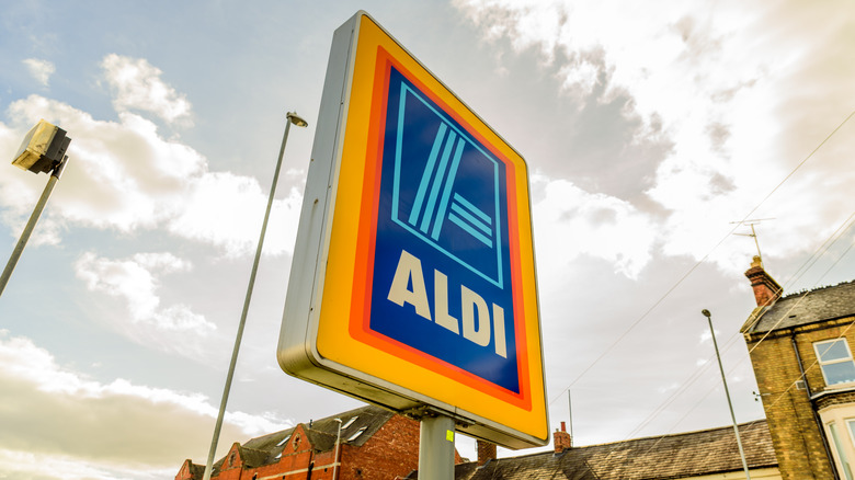 Aldi signage