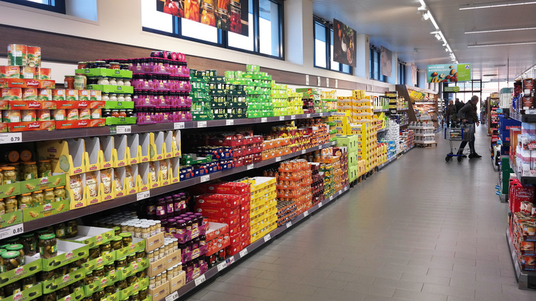 empty aisle in Aldi