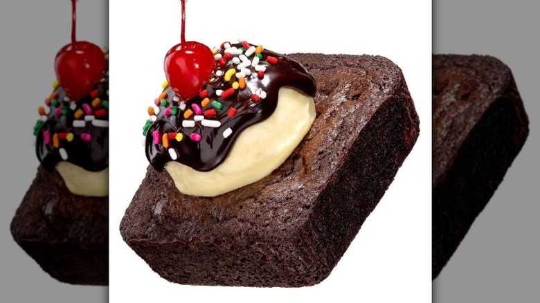 Crumbl's brownie sundae