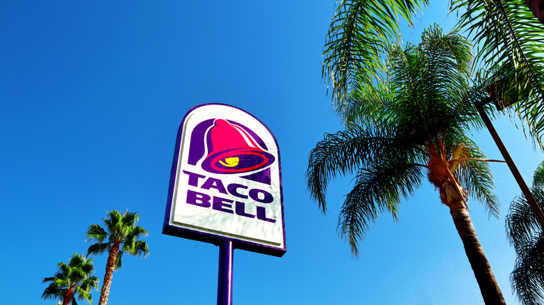 Taco bell restaurant sign