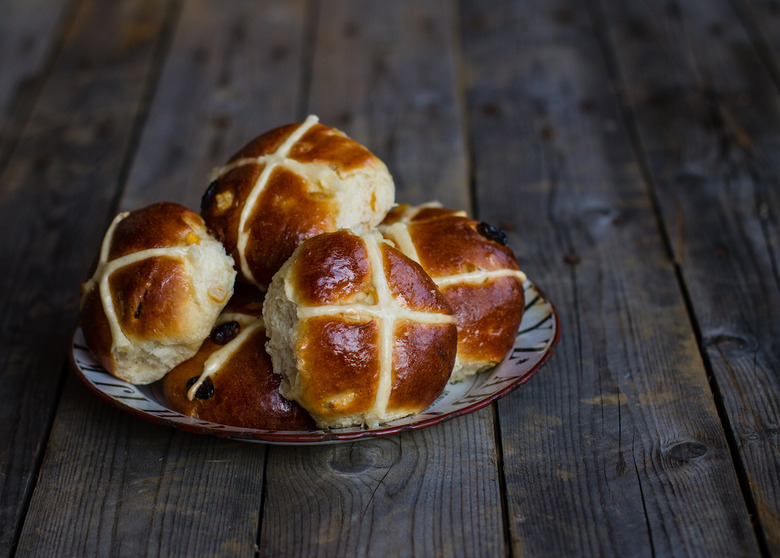 Where did hot cross buns come from?