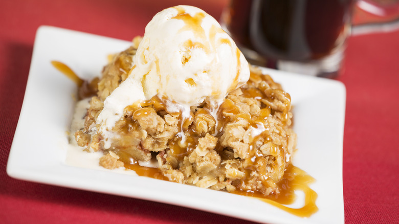 Apple crumble with ice cream