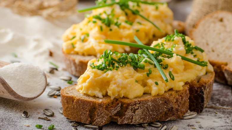 Scrambled eggs on toast