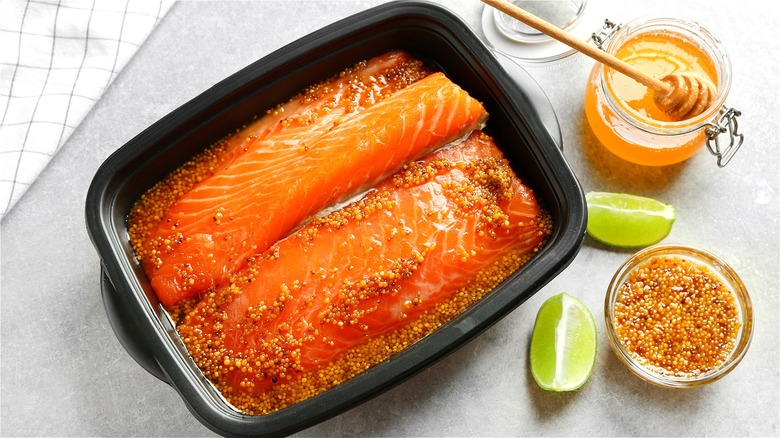 Raw salmon with honey and mustard seed 