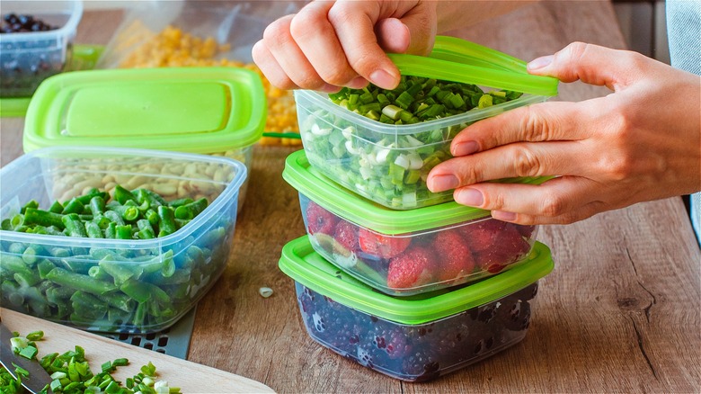 Prepared produce in plastic containers 