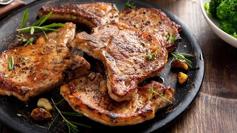 Broiled pork chops with rosemary