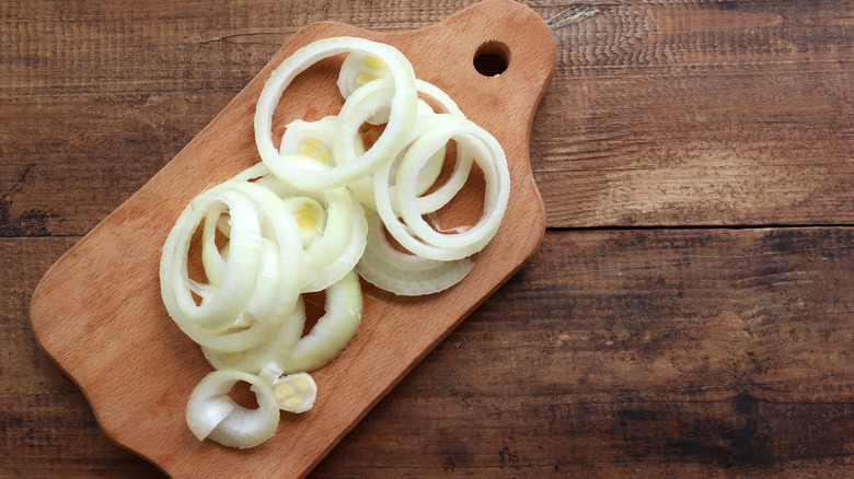 raw onion rings on board