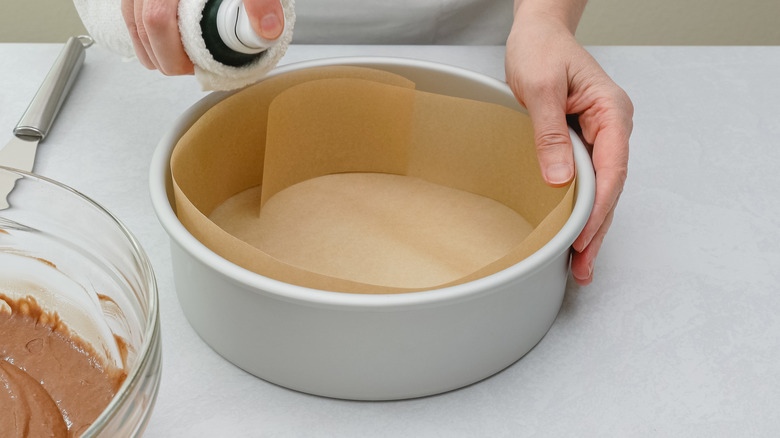 Cake pan with parchment paper