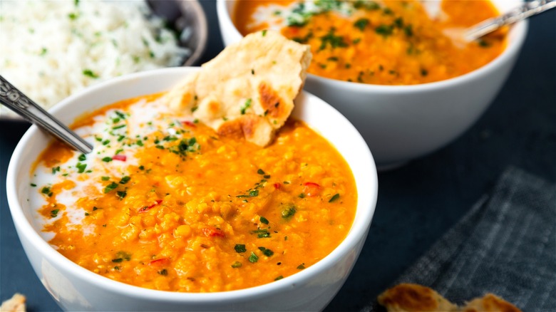 Bowl of red lentil dahl with pita bread 