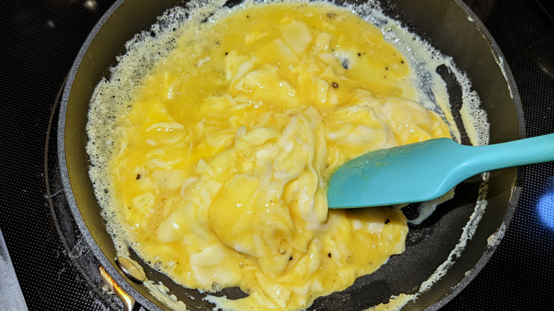 Scrambled eggs in pan