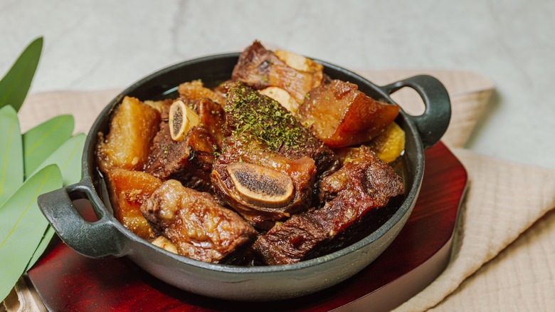 short ribs in a pot