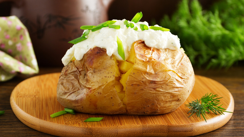 baked potato with sour cream