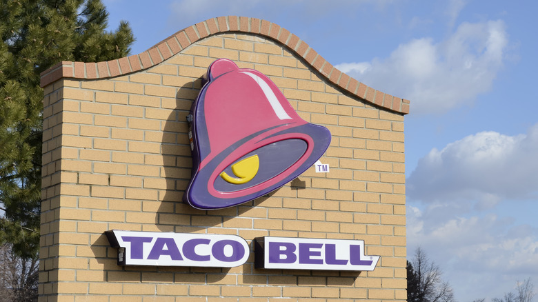 Taco Bell storefront