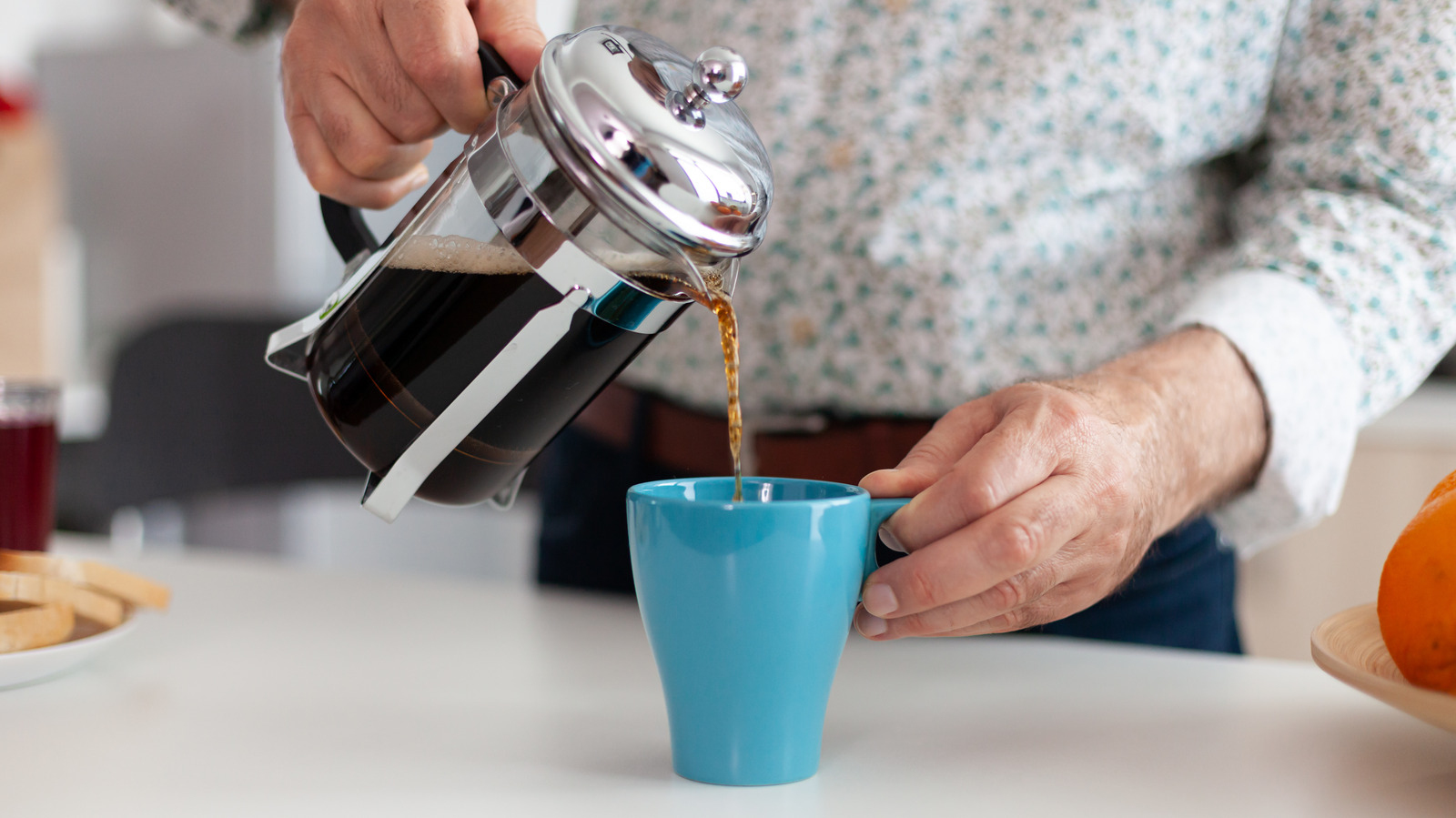 https://www.thedailymeal.com/img/gallery/why-the-humble-french-press-is-still-one-of-the-best-ways-to-brew-coffee/l-intro-1704133942.jpg