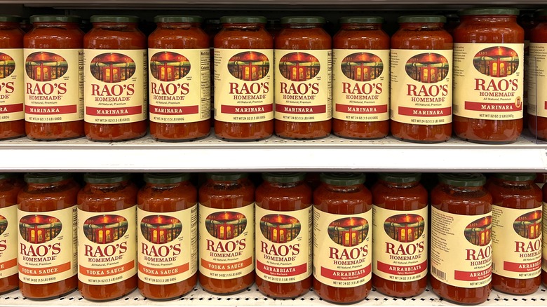 Row of Rao's jars on grocery shelves