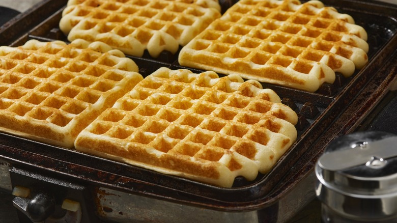 waffle maker with four waffles