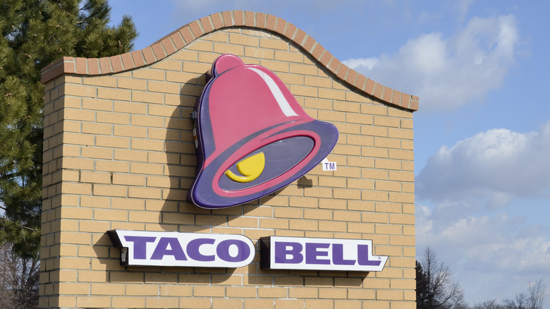 Taco Bell signage daytime