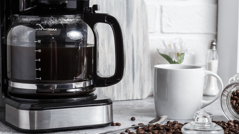 Coffee maker with mug and beans