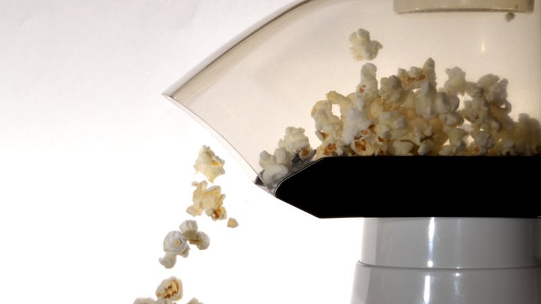 air popper cooked popcorn