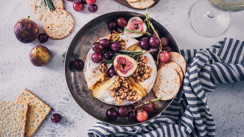 baked brie with figs walnuts