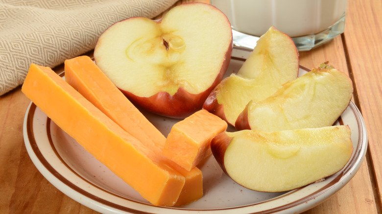 Apple slices with hunks of cheddar cheese