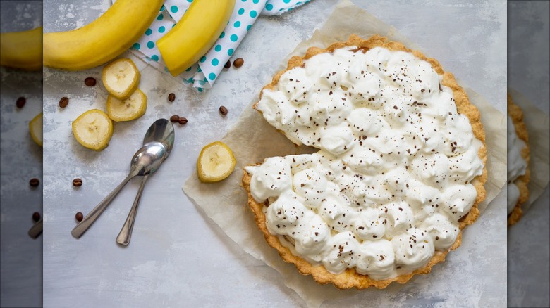 Banoffee pie with spoons