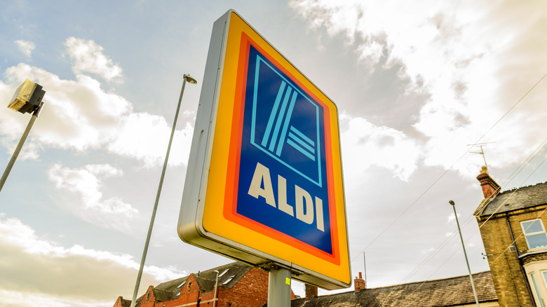 Aldi sign in front of cloudy sky