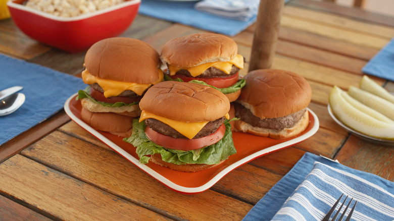 cheeseburgers on tray on table