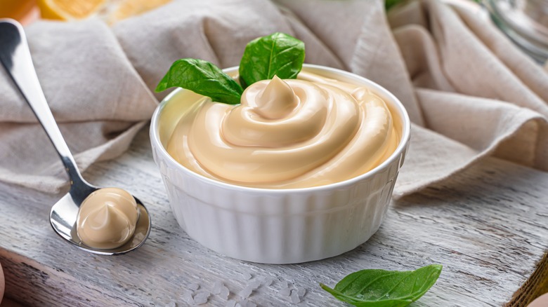 Fresh mayonnaise with basil