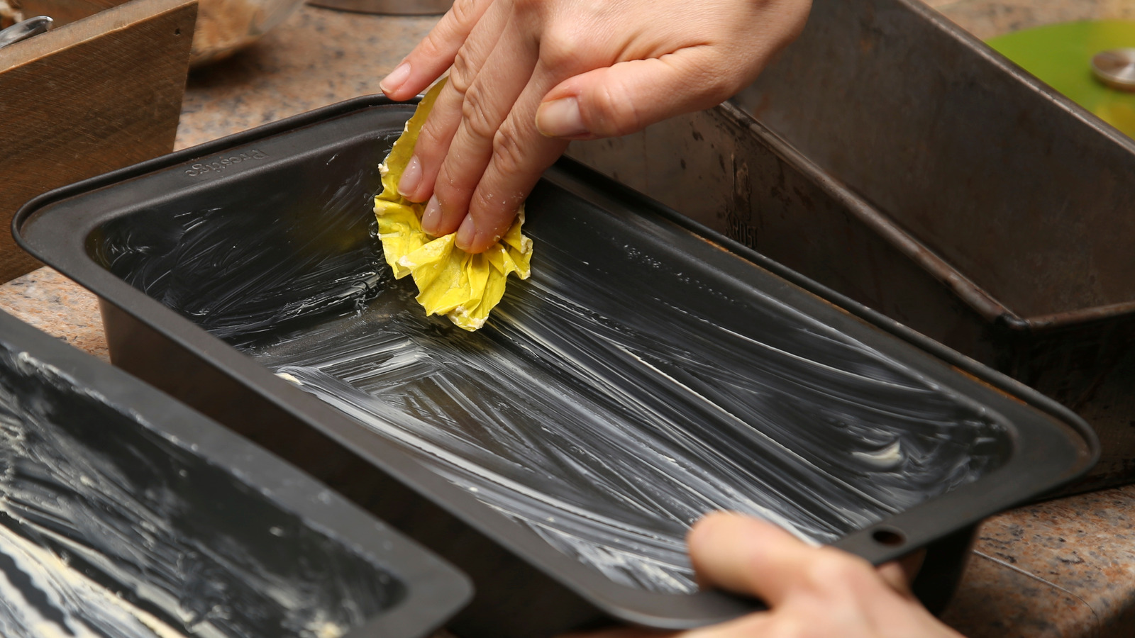 how to clean enamel baking pan