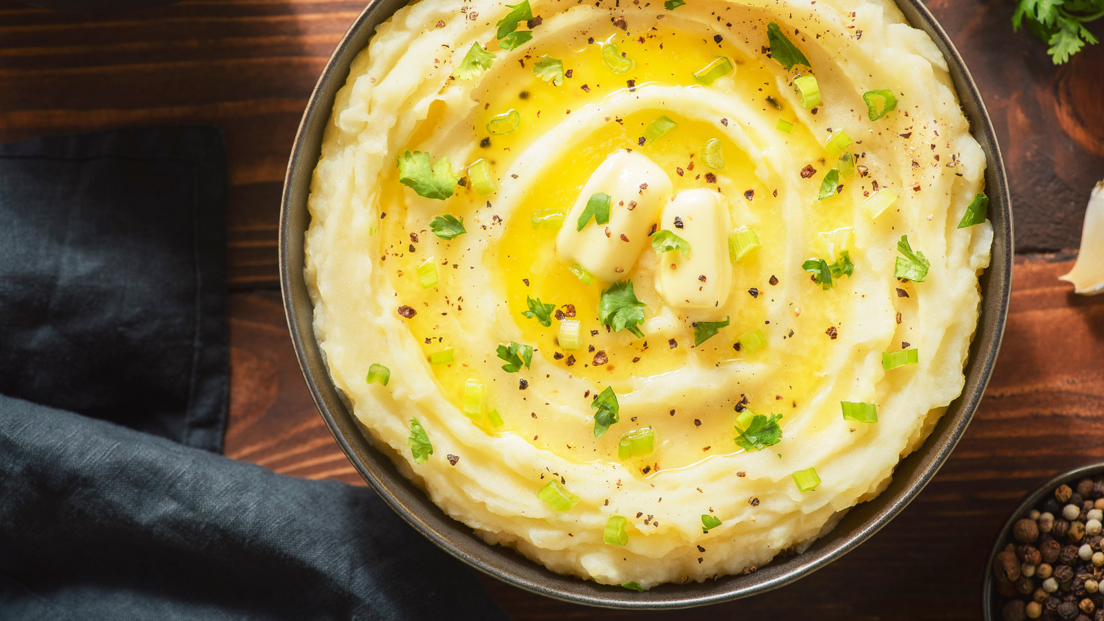 https://www.thedailymeal.com/img/gallery/why-you-should-never-make-mashed-potatoes-in-a-food-processor/l-intro-1670513479.jpg