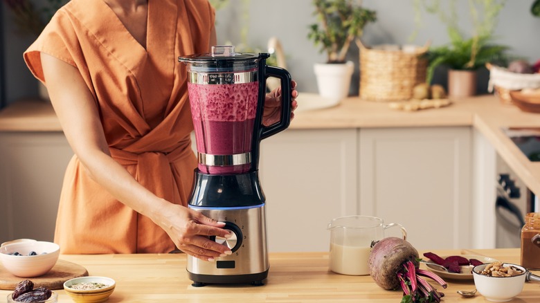 You Should Never Put Hot Food In A Blender. Here's Why