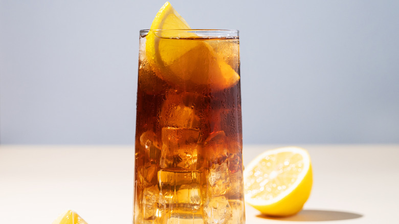 Top portion of iced tea in glass with lemon