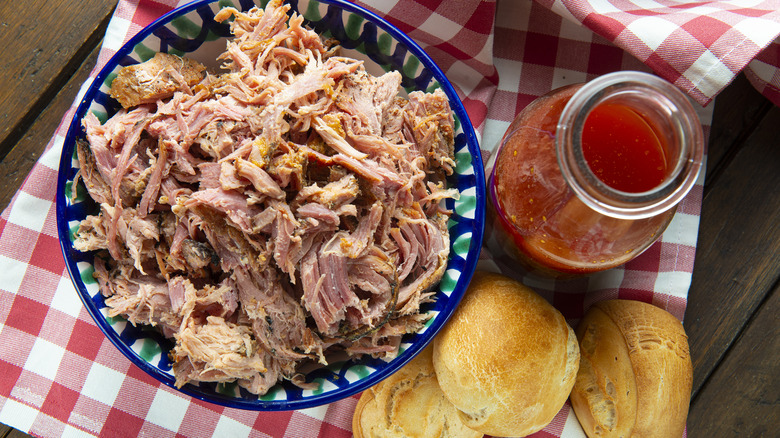 Pulled pork on picnic basket