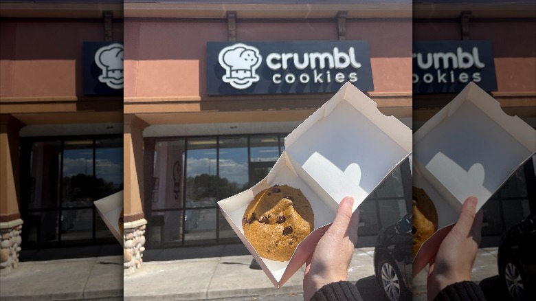 Single Crumbl cookie