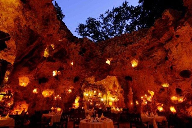 Ali Barbour Cave Restaurant (Kenya)