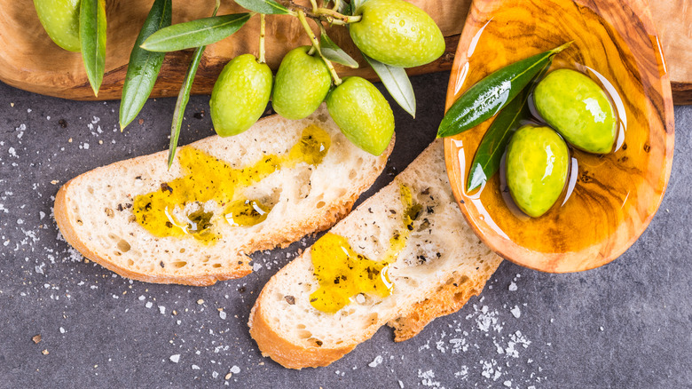 Seasoned bread drizzled with yellow olive oil