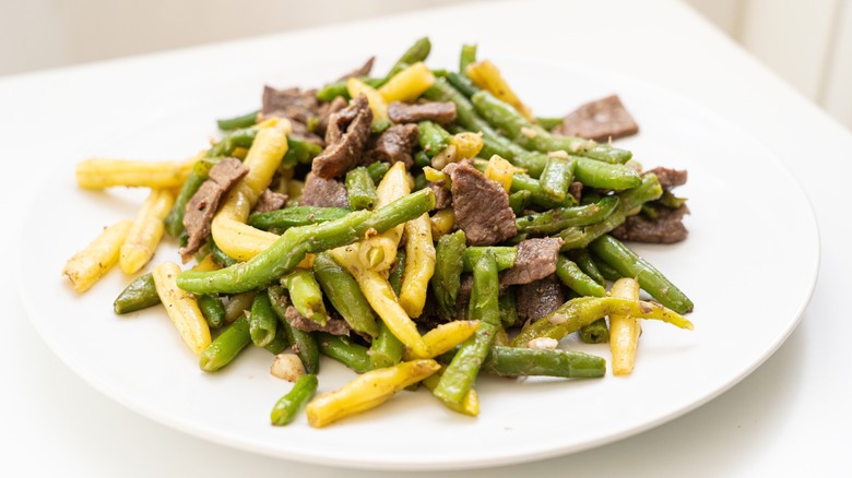 stir-fry beef with wax and green beans