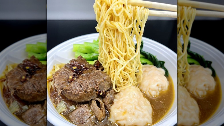 Noodle Soup with beef tendons and wontons