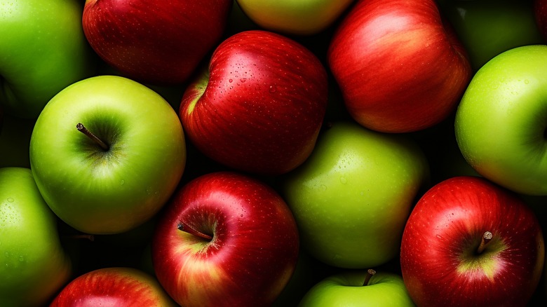 red and green apples