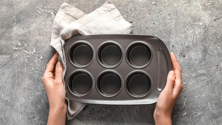 empty muffin tin