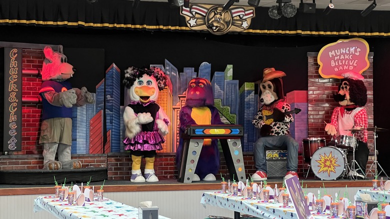 The Chuck E. Cheese animatronic band on stage