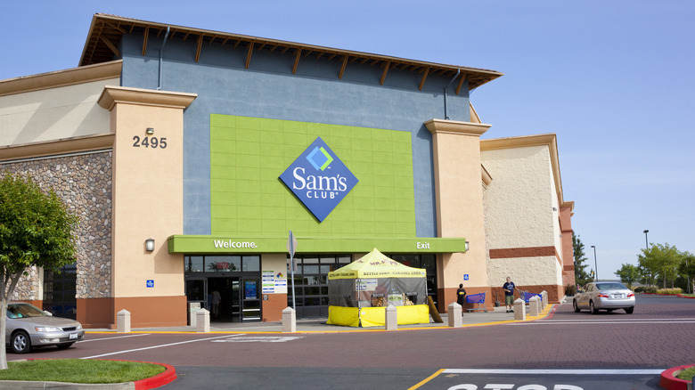 Sam's Club exterior