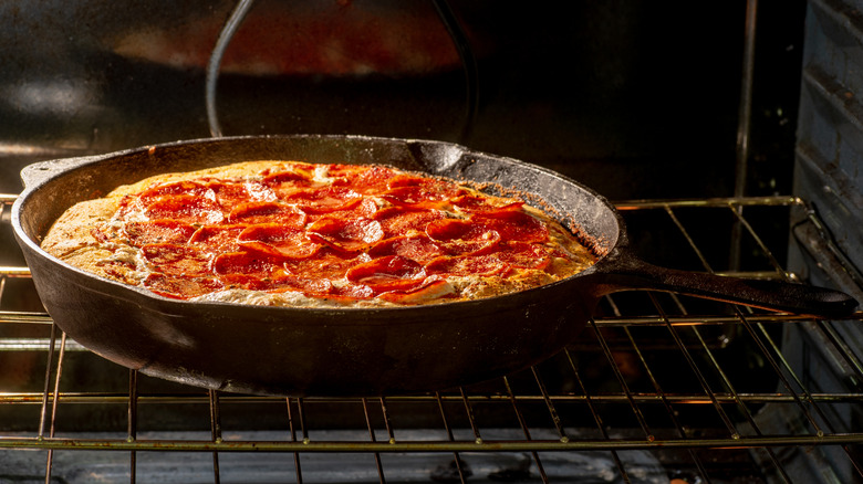 deep-dish pizza in a pan 