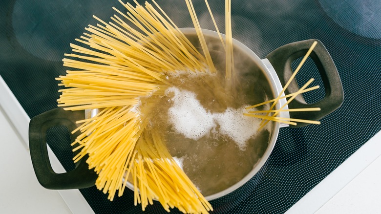 Spaghetti in a pot of water